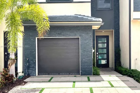 15817 NW 91st Ct # 15817, Miami Lakes FL 33018