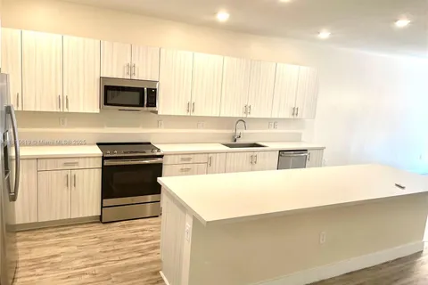 15817 NW 91st Ct # 15817, Miami Lakes FL 33018