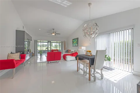 16189 Laurel Dr # 25, Weston FL 33326