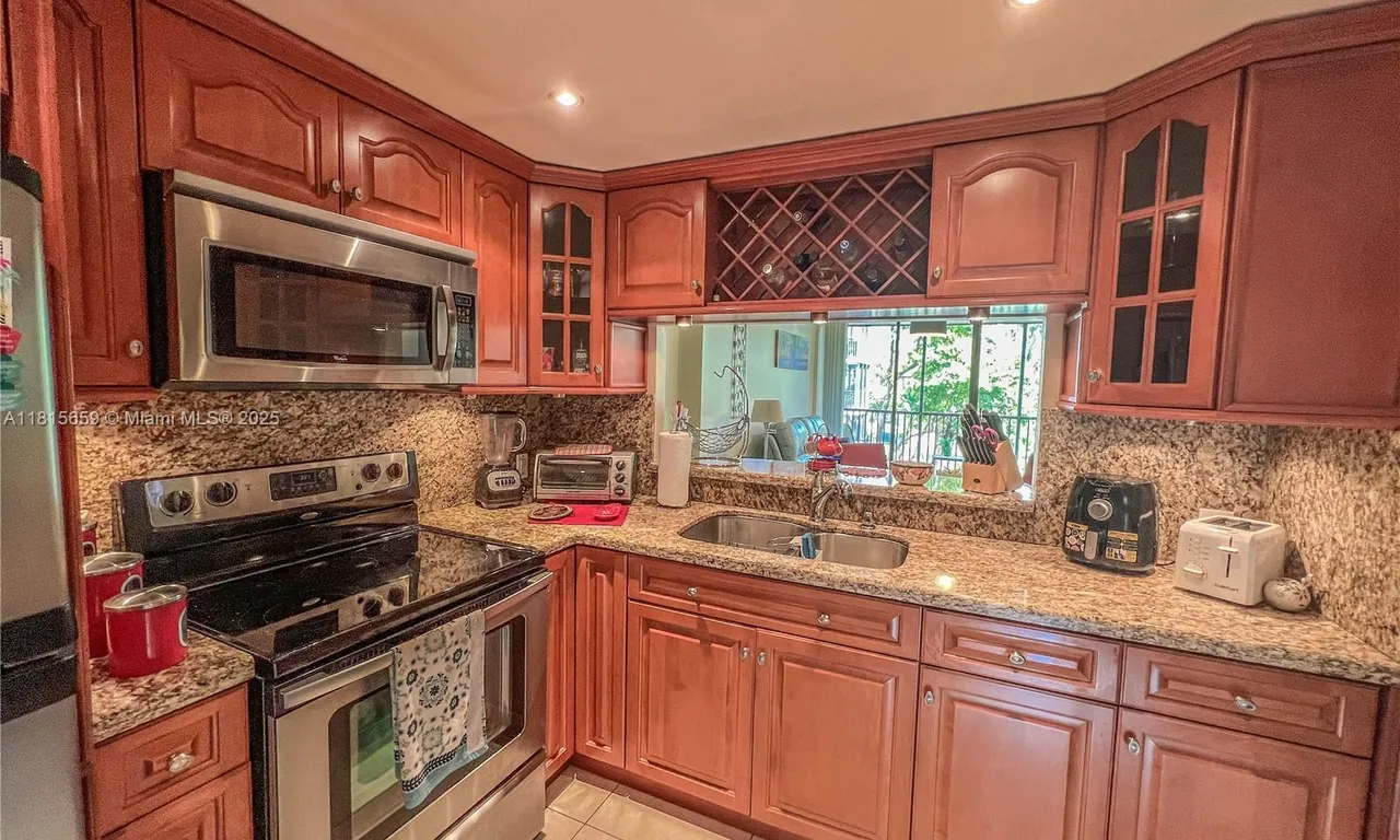 3301 N Country Club Dr # 306, Aventura FL 33180