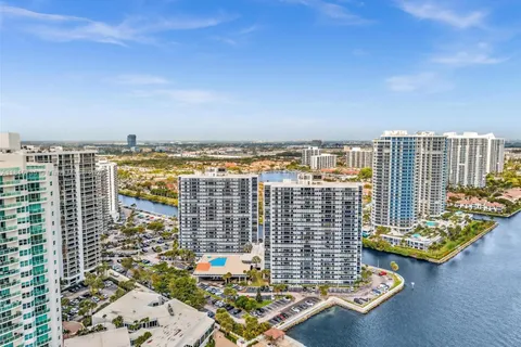 20505 E Country Club Dr # 138, Aventura FL 33180