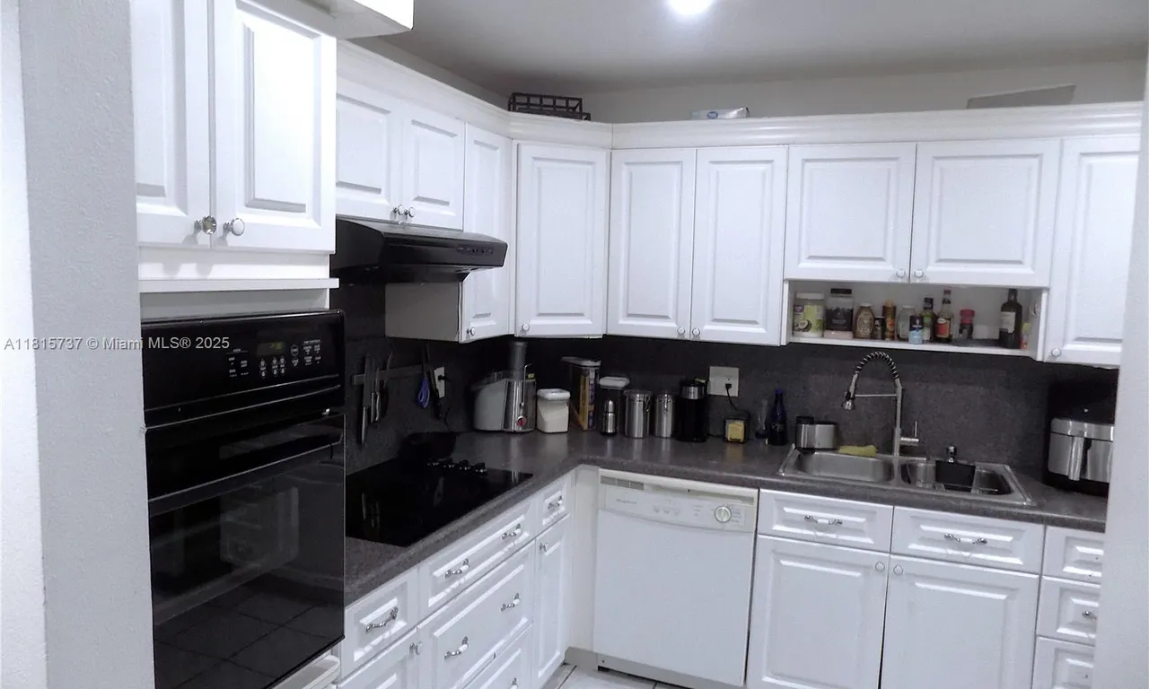 227 Lakeview Dr # 106, Weston FL 33326