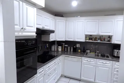 227 Lakeview Dr # 106, Weston FL 33326