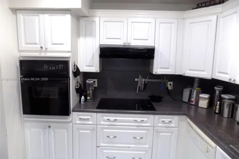 227 Lakeview Dr # 106, Weston FL 33326