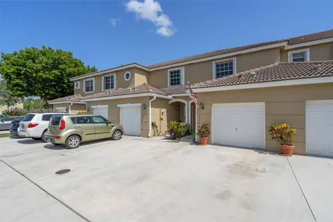 12006 SW 2nd St, Pembroke Pines FL 33025