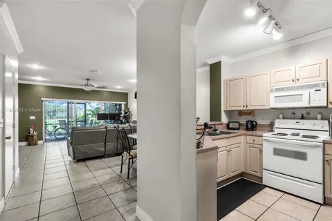 12006 SW 2nd St, Pembroke Pines FL 33025