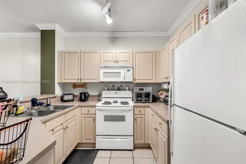 12006 SW 2nd St, Pembroke Pines FL 33025