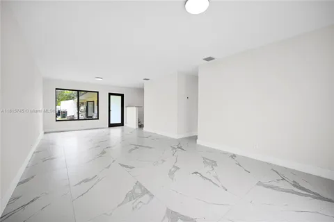100 SW 7th St # 2, Hallandale Beach FL 33009