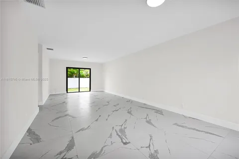 100 SW 7th St # 2, Hallandale Beach FL 33009