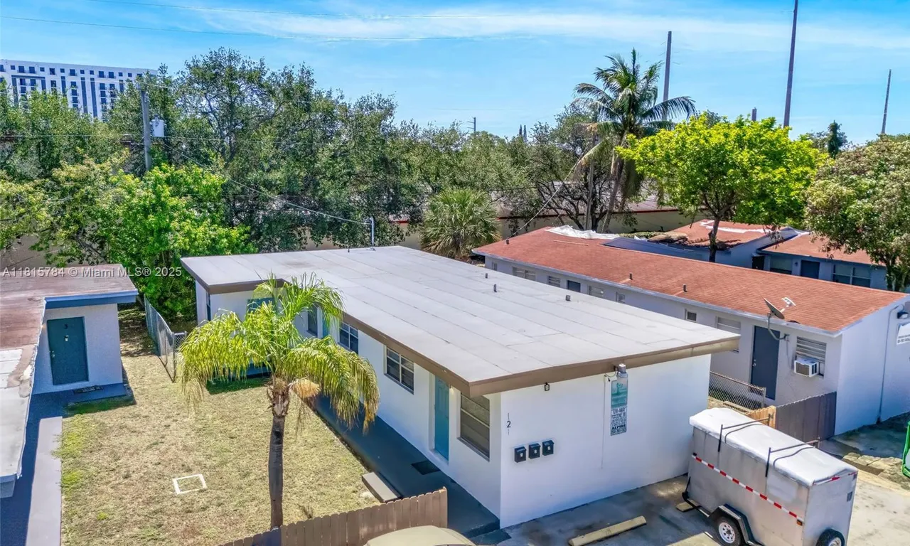 121 SW 5th Ct, Dania Beach FL 33004