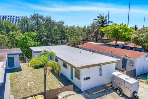 121 SW 5th Ct, Dania Beach FL 33004