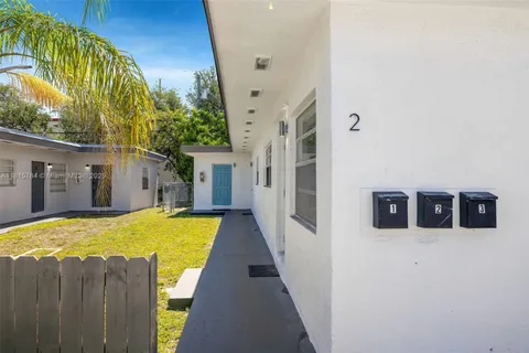 121 SW 5th Ct, Dania Beach FL 33004