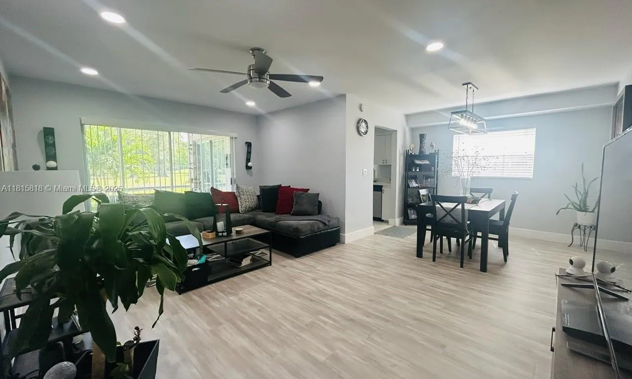 8002 Lagos De Campo Blvd # 107, Tamarac FL 33321