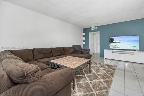 1450 Atlantic Shores Blvd # 315, Hallandale Beach FL 33009
