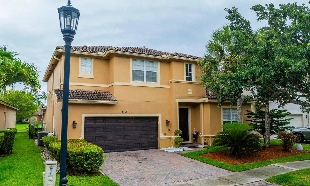 4452 Rainbow Ave, Weston FL 33332