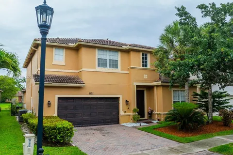 4452 Rainbow Ave, Weston FL 33332