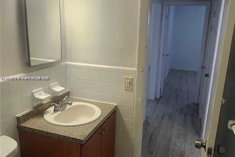 111 NW 152nd St # 15, Miami FL 33169