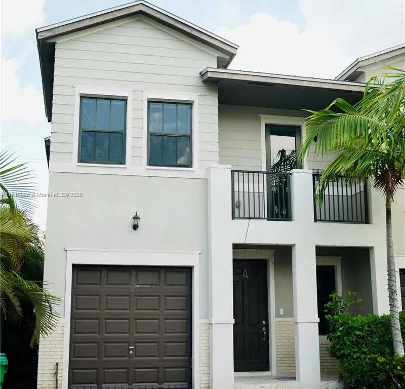 10456 NW 61st Ln, Doral FL 33178