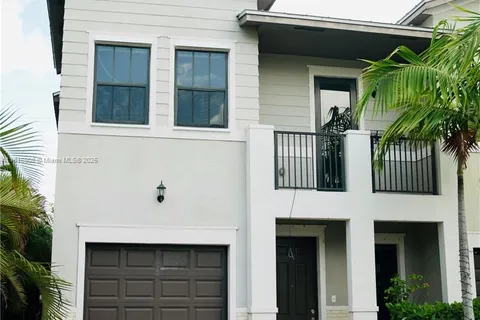 10456 NW 61st Ln, Doral FL 33178