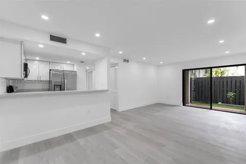 8911 SW 123rd Ct # 4, Miami FL 33186