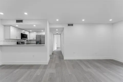 8911 SW 123rd Ct # 4, Miami FL 33186