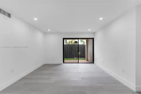 8911 SW 123rd Ct # 4, Miami FL 33186