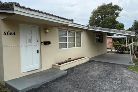 5654 NE 5th Ave, Oakland Park FL 33334