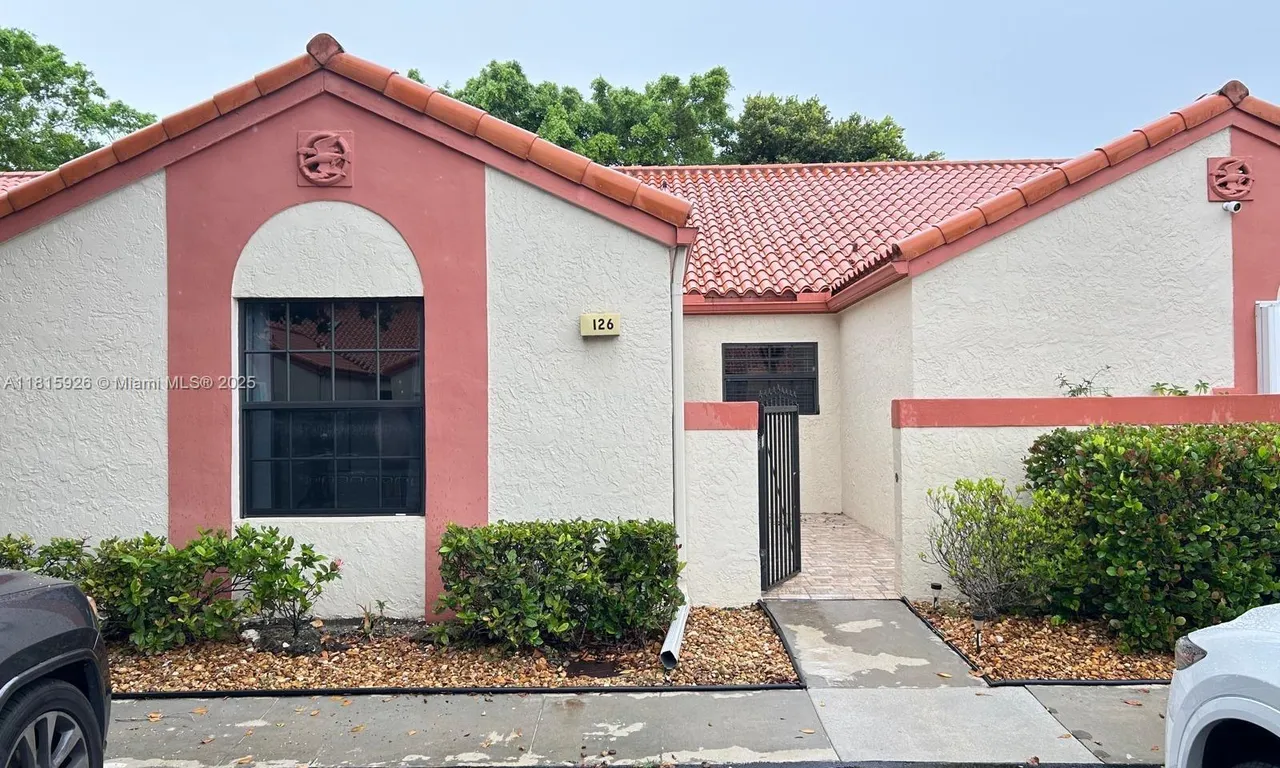 126 Centennial Ct, Deerfield Beach FL 33442