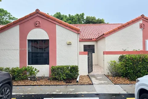 126 Centennial Ct, Deerfield Beach FL 33442