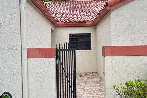 126 Centennial Ct, Deerfield Beach FL 33442