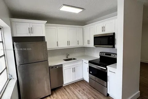 858 SW 2nd St # 1, Miami FL 33130