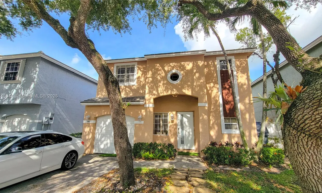 9894 NW 2nd Ct, Plantation FL 33324