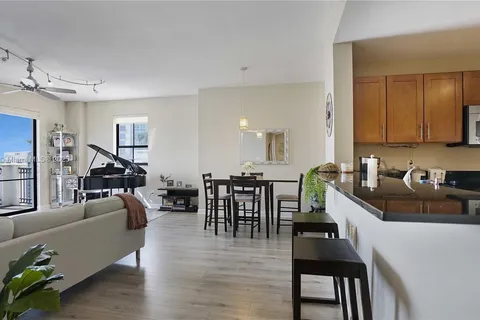 8390 SW 72nd Ave # 811, Miami FL 33143