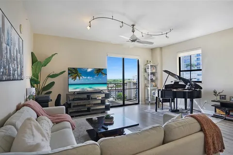 8390 SW 72nd Ave # 811, Miami FL 33143