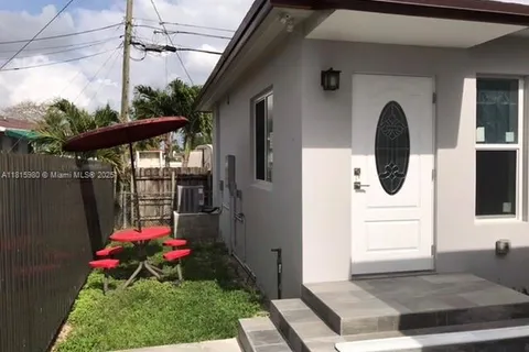 1221 SW 76th Ct, Miami FL 33144