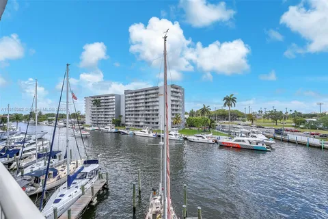 2415 NW 16th St Rd # 1, Miami FL 33125