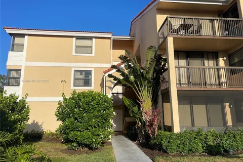 5661 Riverside Dr, Coral Springs FL 33067