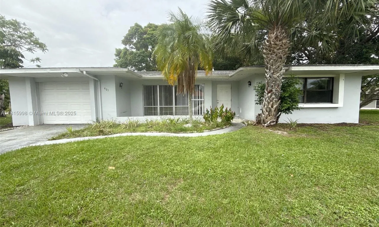 401 NE Cornwall Ave, Port St. Lucie FL 34983