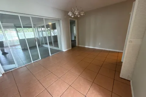 401 NE Cornwall Ave, Port St. Lucie FL 34983