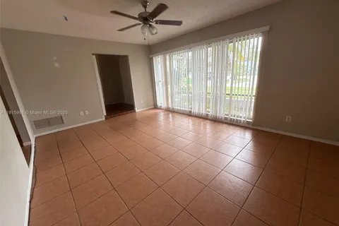 401 NE Cornwall Ave, Port St. Lucie FL 34983
