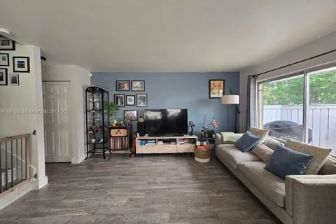 4560 SW 68th Ct Cir # 9, Miami FL 33155