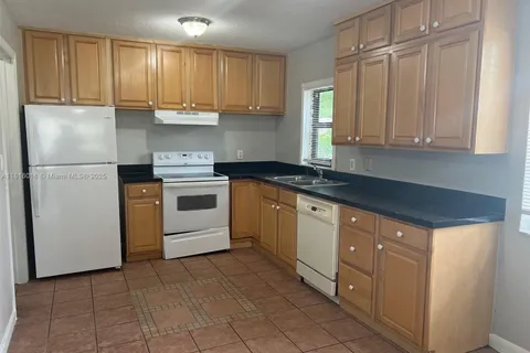 6359 SW 1st St, Margate FL 33068