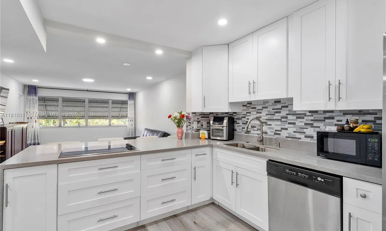 215 SE 3rd Ave # 303B, Hallandale Beach FL 33009