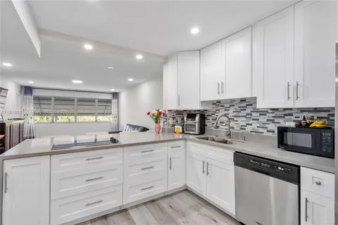 215 SE 3rd Ave # 303B, Hallandale Beach FL 33009