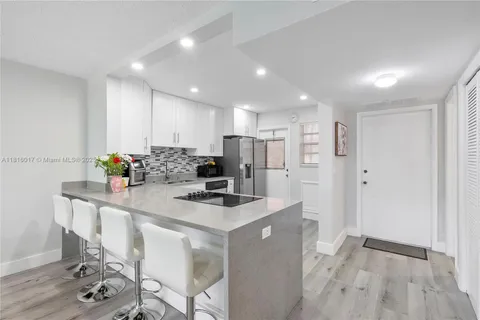 215 SE 3rd Ave # 303B, Hallandale Beach FL 33009