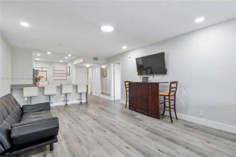 215 SE 3rd Ave # 303B, Hallandale Beach FL 33009