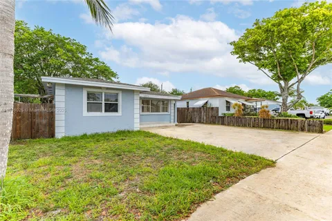 1023 N F St, Lake Worth FL 33460