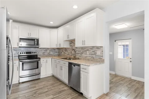 1023 N F St, Lake Worth FL 33460