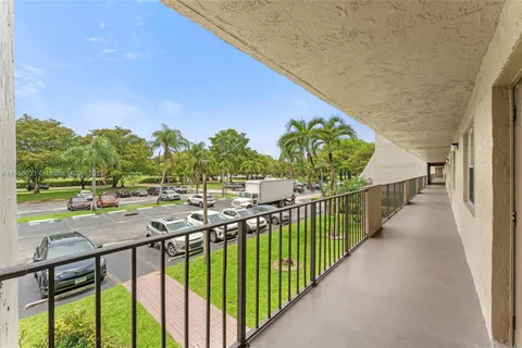 3150 W Rolling Hills Cir # 209, Davie FL 33328