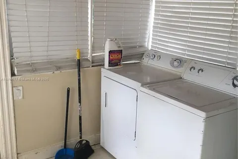 213 Stirling, Dania Beach FL 33004